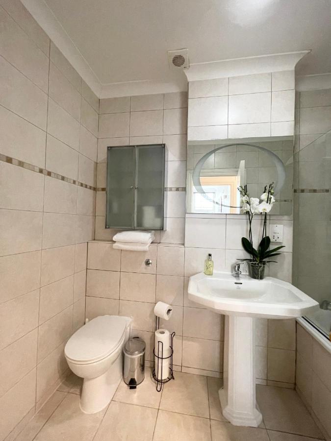 Grosvenor Gardens Apartments Лондон Екстериор снимка